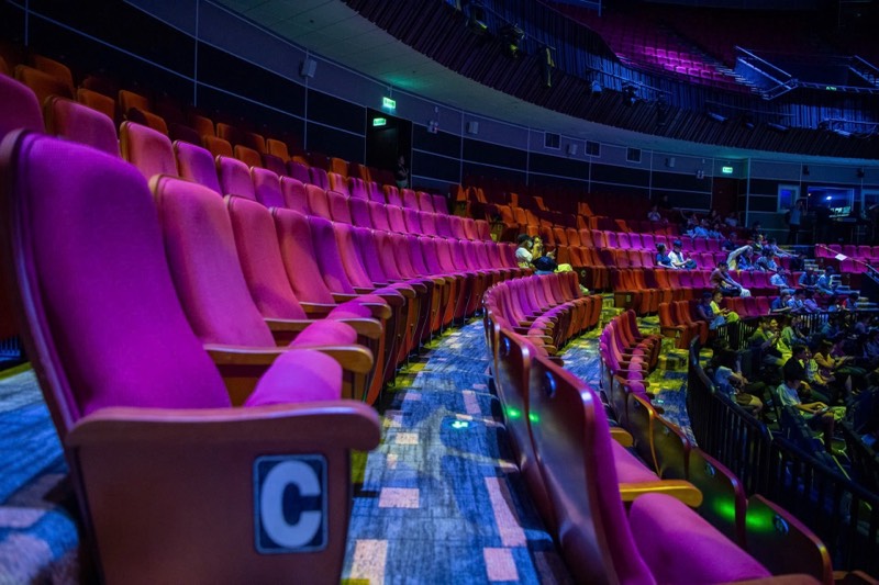 Khán đài hiện đại với sức chứa 2.000 chỗ ngồi. Ảnh: Thái Bảo