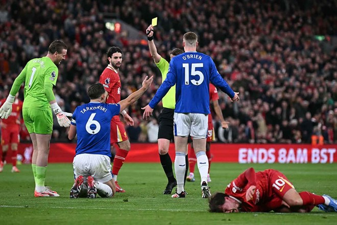 Les derbys entre Everton et Liverpool sont toujours tendus et féroces. Photo: AFP
