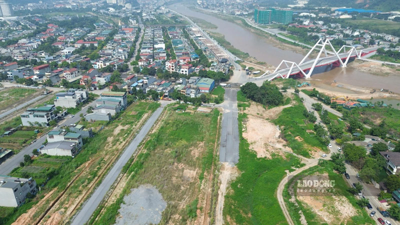 Tan Lap urban area construction site next to Phu Thinh bridge, Cam Duong ward (Lao Cai). Photo: Dinh Dai