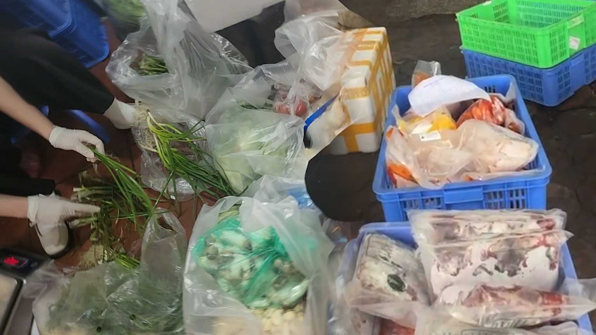 Unbelievable scene inside the Singapore Kombo potted rice pre-processing warehouse, Gia Phat Company.