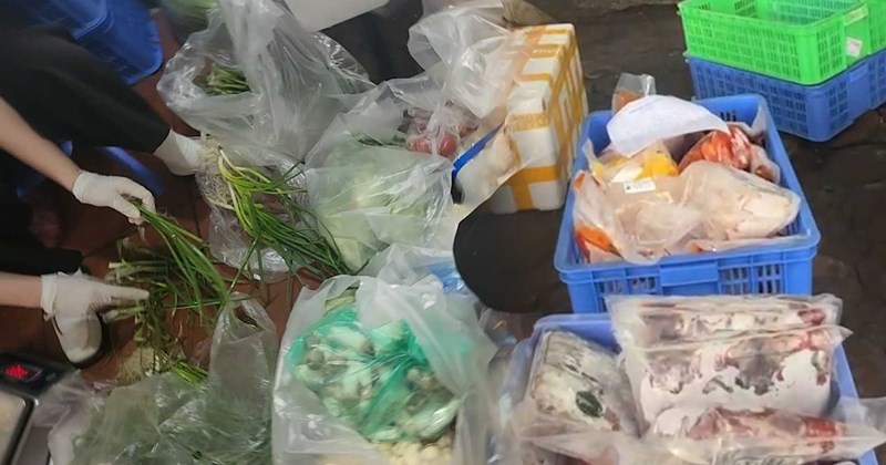Cơ sở chế biến cơm niêu Kombo tại Singapore bị phanh phui cảnh mất vệ sinh