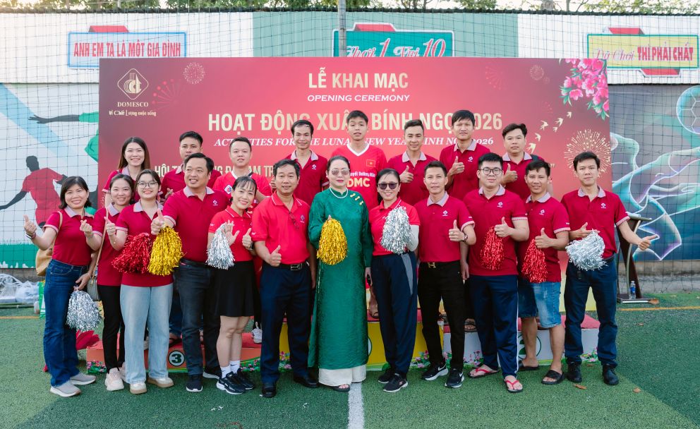 Bà Hồ Thị Kim Hương (thứ 5 từ phải sang) trong sự kiện tổ chức cho đoàn viên, công nhân, người lao động sinh hoạt Tết 2026. Ảnh: NVCC