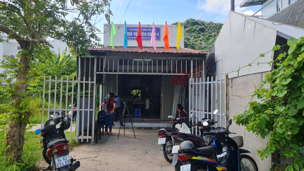 Hành chính lưu động đến với khóm 4, phường Vĩnh Trạch, tỉnh Cà Mau. Ảnh: Nhật Hồ.