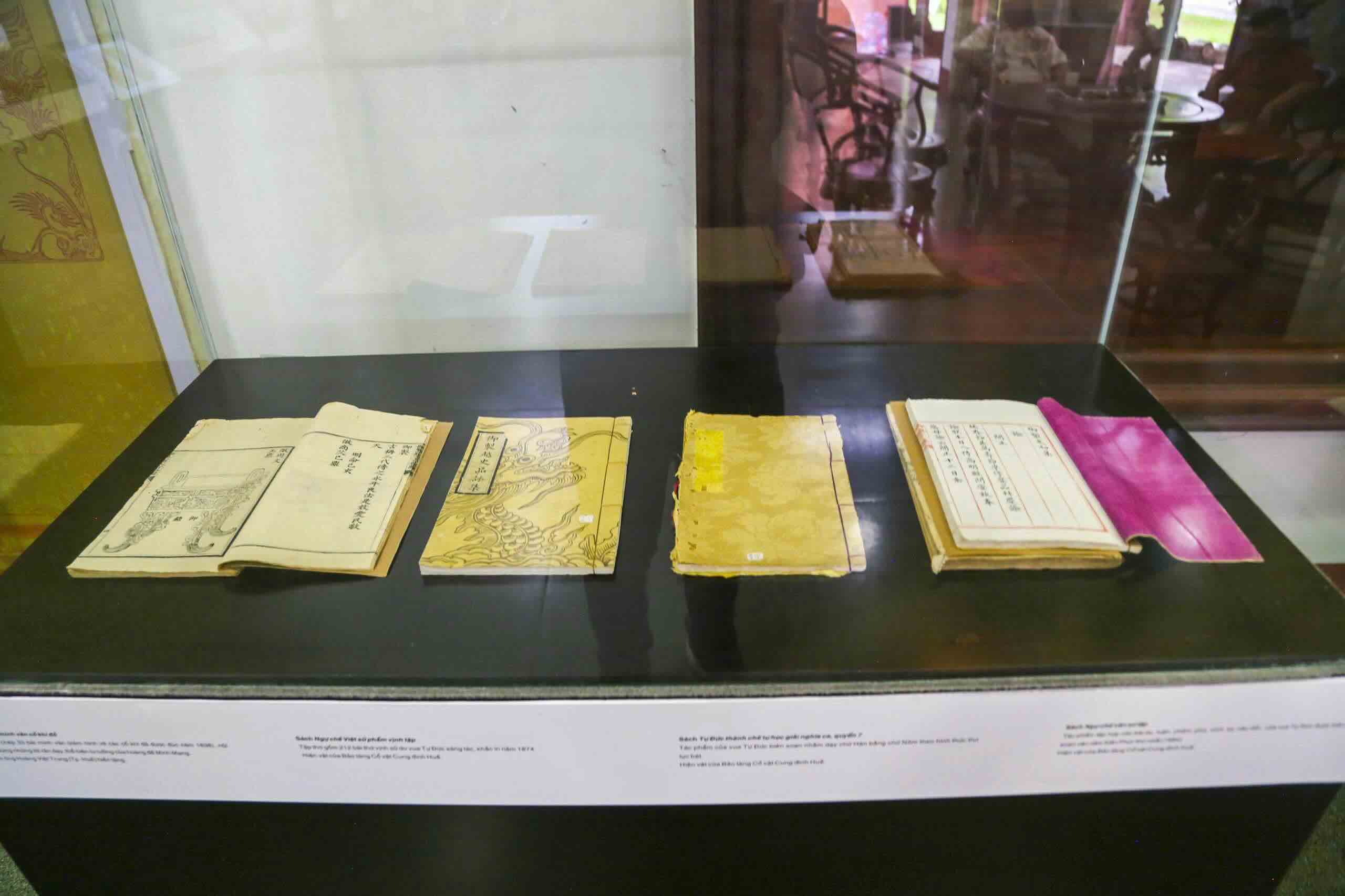 Ancient books on display. Photo: The Trung.