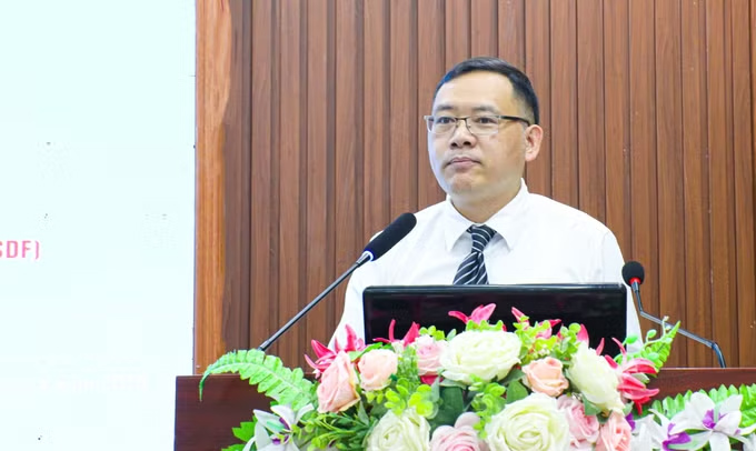 Director of the Center for Legal Consulting for the Poor and Community Development (Vietnam Lawyers Association) Ha Huy Tu speaks at a training conference on network information security in Thanh Nua commune (Dien Bien province). Photo: Phan Quan/VNA