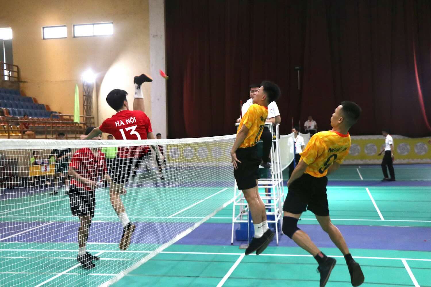 Atletas compitiendo en el torneo de hockey sobre hielo. Foto: Phương Mai.