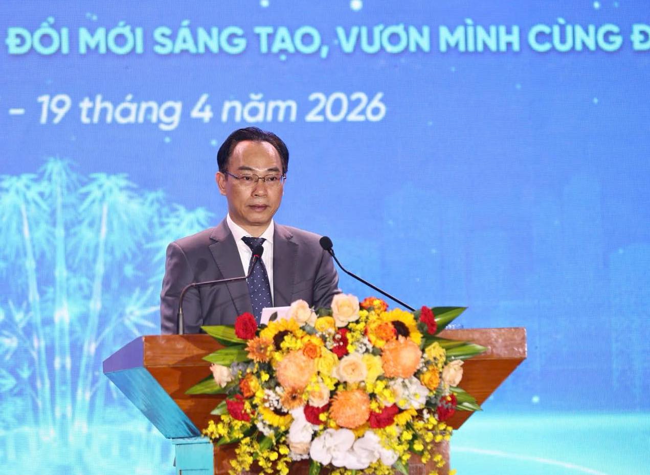 Minister Hoang Minh Son emphasized that students need to change their learning mindset, towards entrepreneurship, creativity and creating value for society. Photo: Nguyen Manh