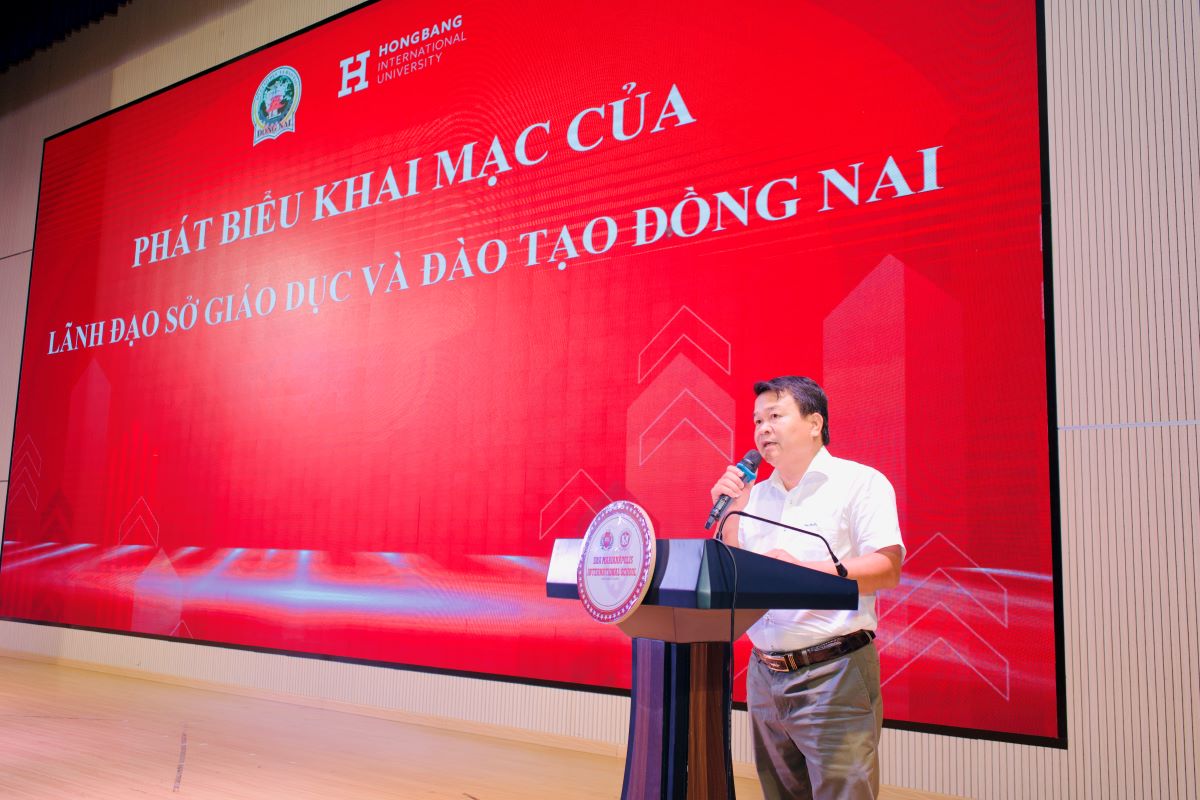 Đại diện Sở GDĐT Đồng Nai chia sẻ tại chương trình tập huấn dành cho cán bộ quản lý, giáo viên các trường trên địa bàn tỉnh. Ảnh: Lan Phương