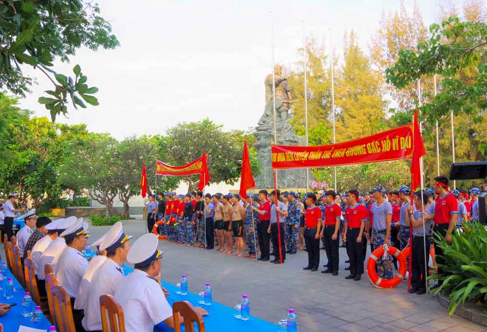 Quang cảnh buổi khai mạc.