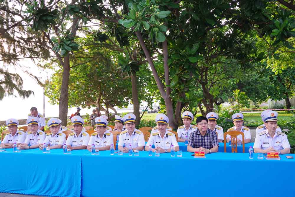 16. Đại biểu tham dự khai mạc