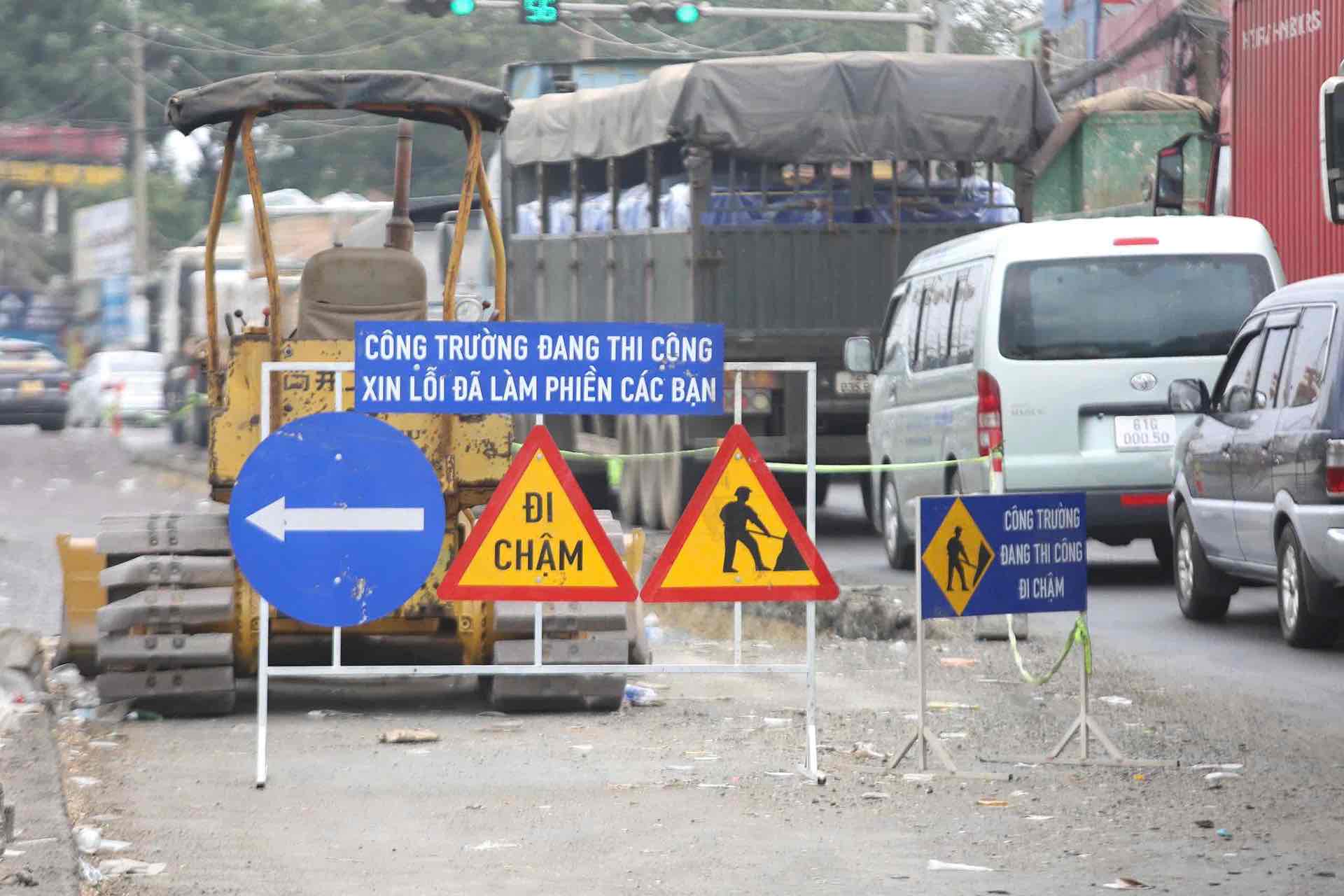 La route nationale 51 bloque les travaux de réparation, congestion grave. Photo: HAC