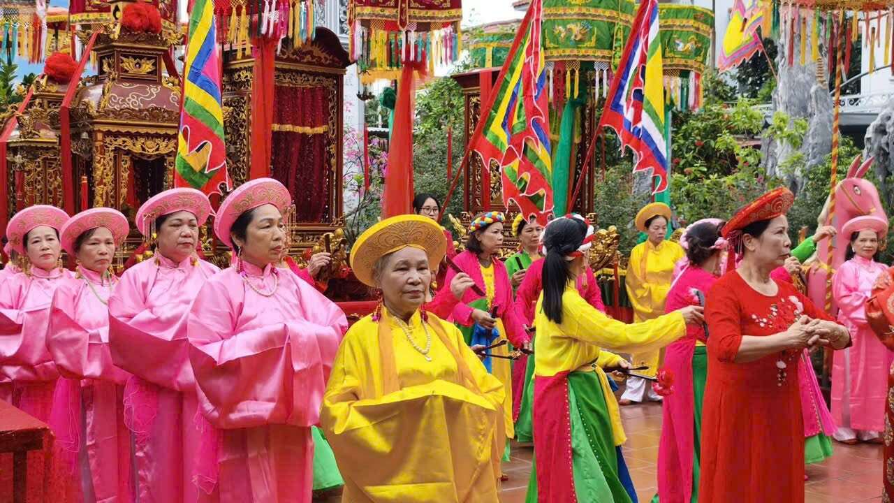 Mau Vung Temple Festival takes place from the 18th to the 20th. 4. Photo: Do Son Ward
