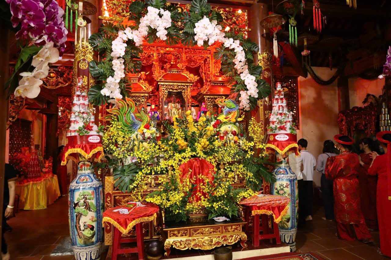 Đền Mẫu Vừng trong ngày lễ hội. Ảnh: Phường Đồ Sơn