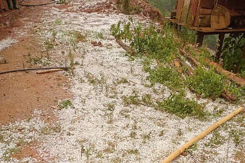 Mưa đá gây thiệt hại ở xã Phiêng Cằm, tỉnh Sơn La chiều ngày 18.4. Ảnh: NDCC