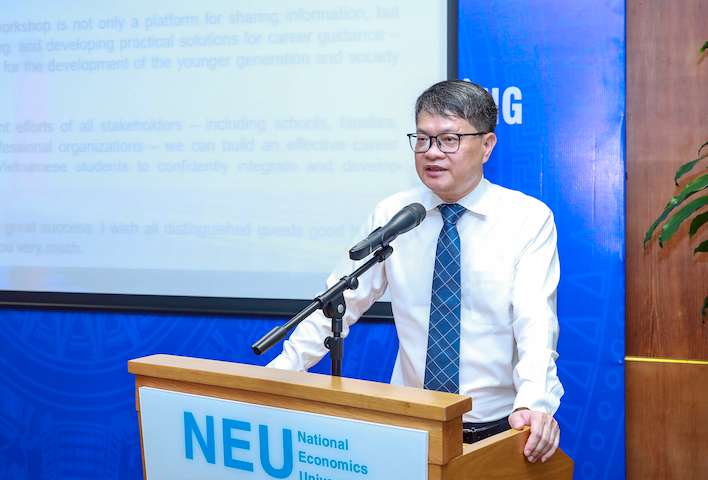 TS. Vũ Văn Ngọc - Viện trưởng Viện Đào tạo TT, CLC và POHE phát biểu tại sự kiện. Ảnh: Tuyết Lan 