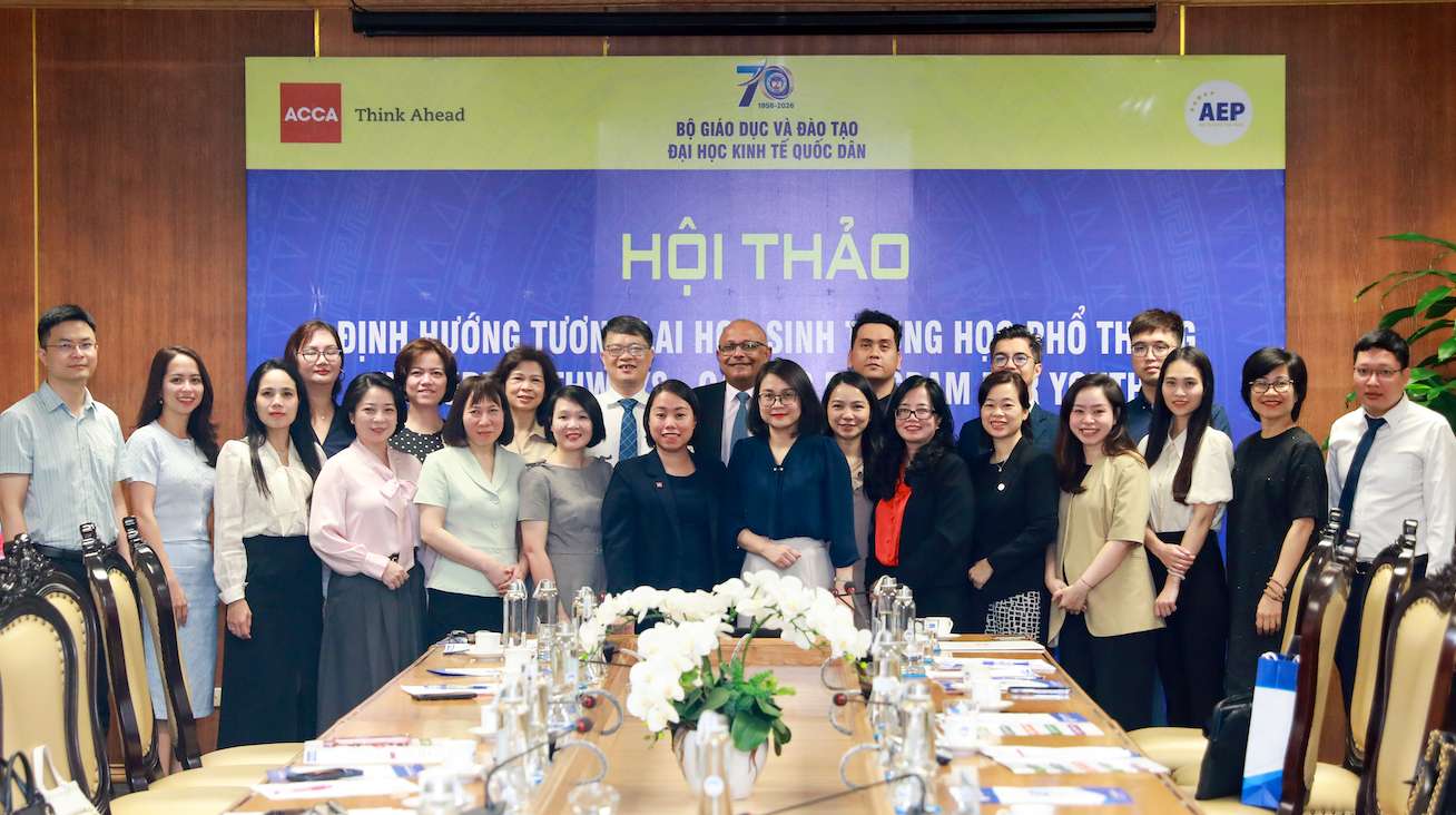 Các đại biểu chụp ảnh tại sự kiện. Ảnh: Tuyết Lan 