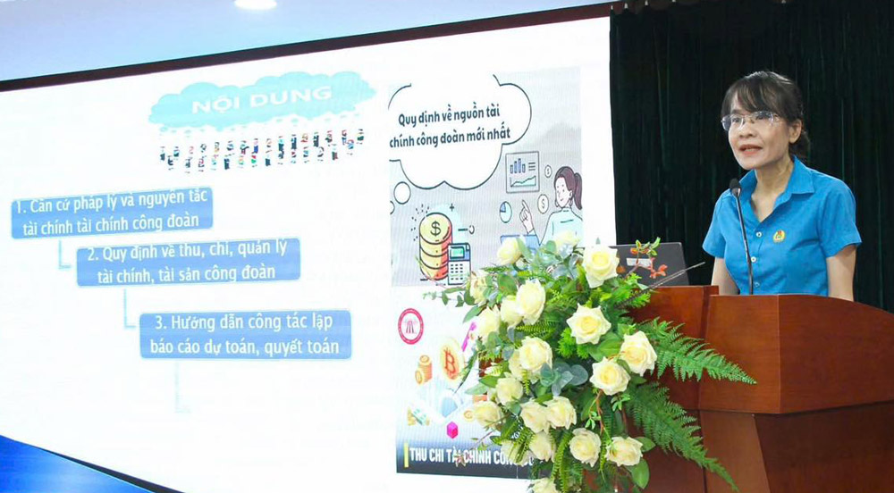 Hoa Xuan Trade Union, Da Nang implements the topic "Trade Union Finance Work for grassroots trade union officials and grassroots trade unions". Photo: Hoa Xuan Trade Union