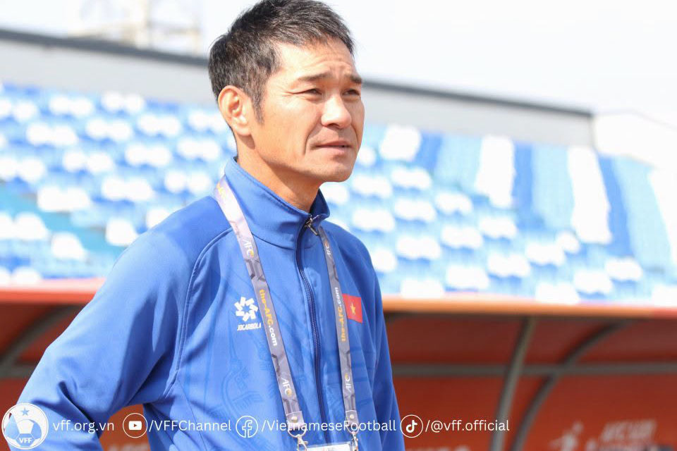Japanese U20 women's team coach Akira Ijiri used to work in Vietnam. Photo: VFF