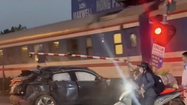 Scene of a car trying to cross a level crossing and being thrown dozens of meters by train SE6. Photo cut from railway security clip