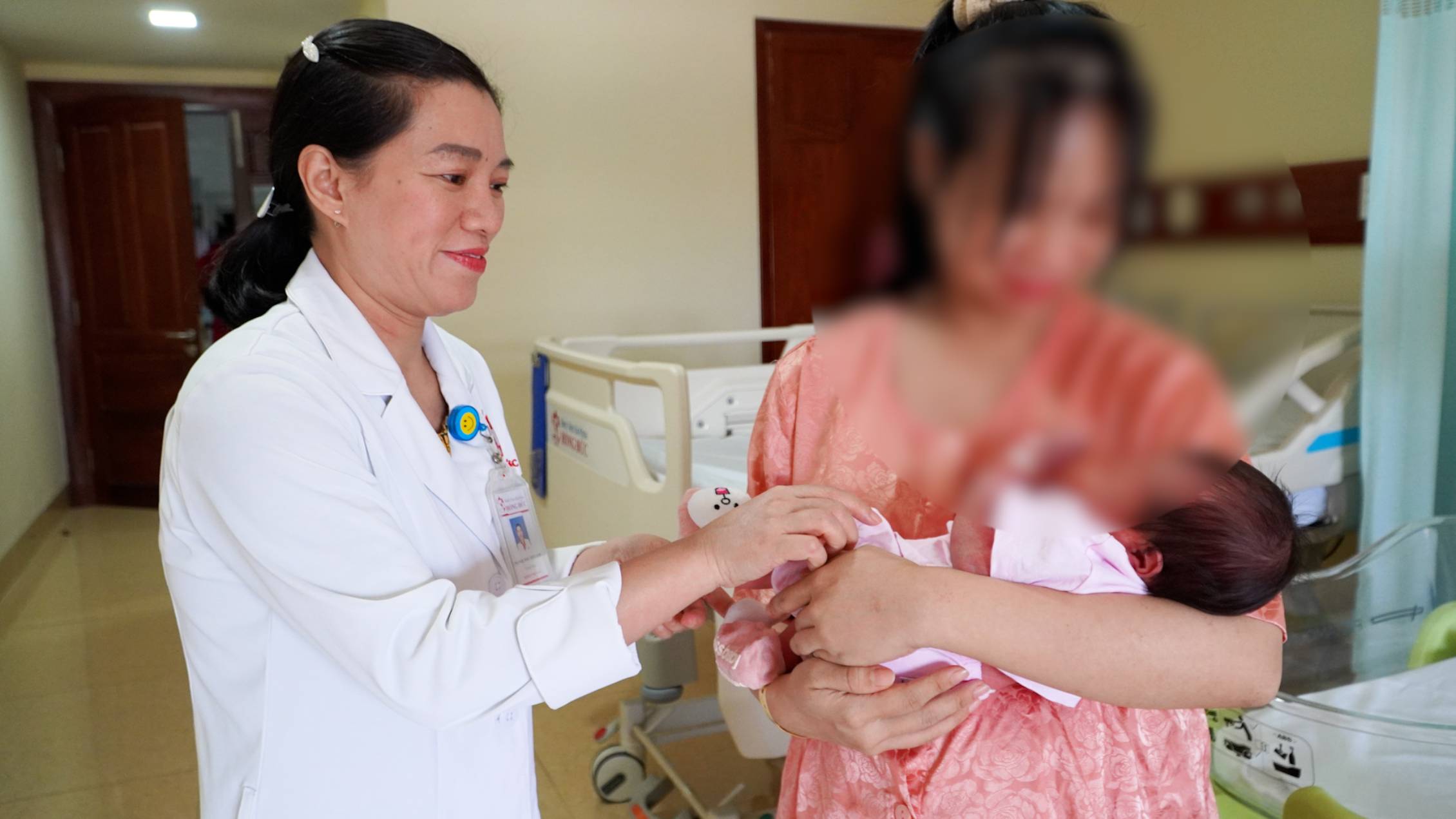 Wishing for quick recovery, many pregnant women choose natural births after having had cesarean sections. Photo: Mai Anh.