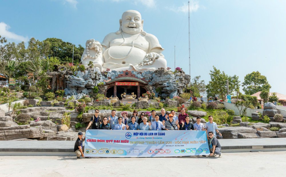 Hiệp hội Du lịch tỉnh An Giang tổ chức chương trình Famtrip (ngày 17 và 18.4) khảo sát điểm đến Núi Cấm với sự tham gia của khoảng 100 đại biểu. Ảnh: Nam Phương