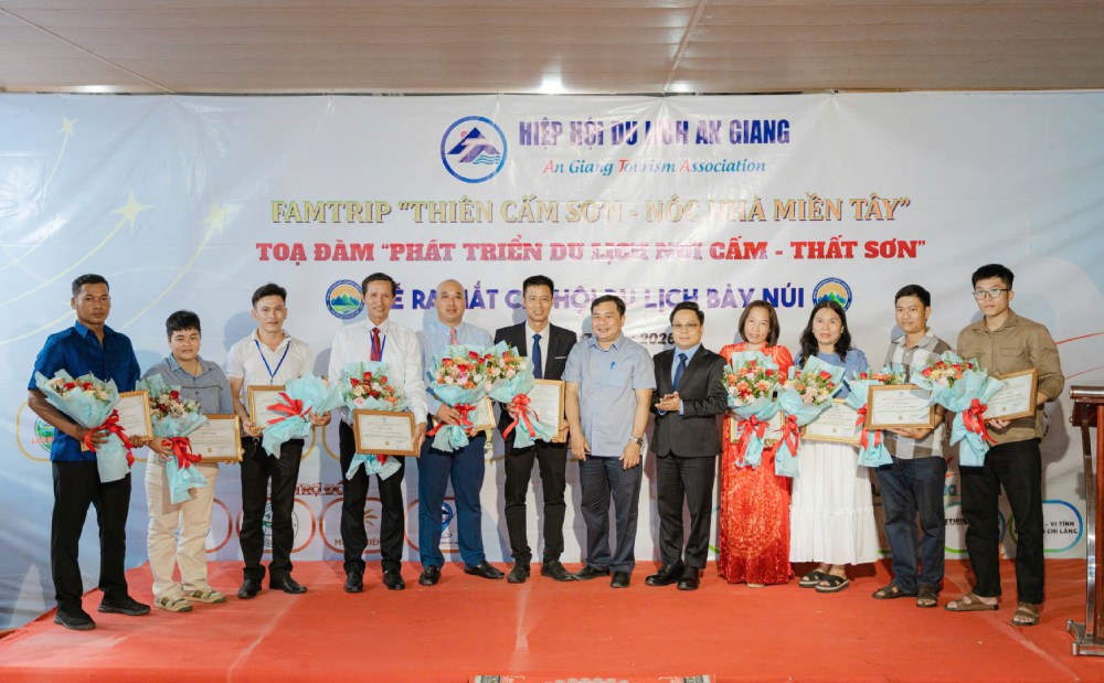 Lancement de la section du tourisme de Bay Nui relevant de l'Association du tourisme de la province d'An Giang. Photo: Nam Phuong