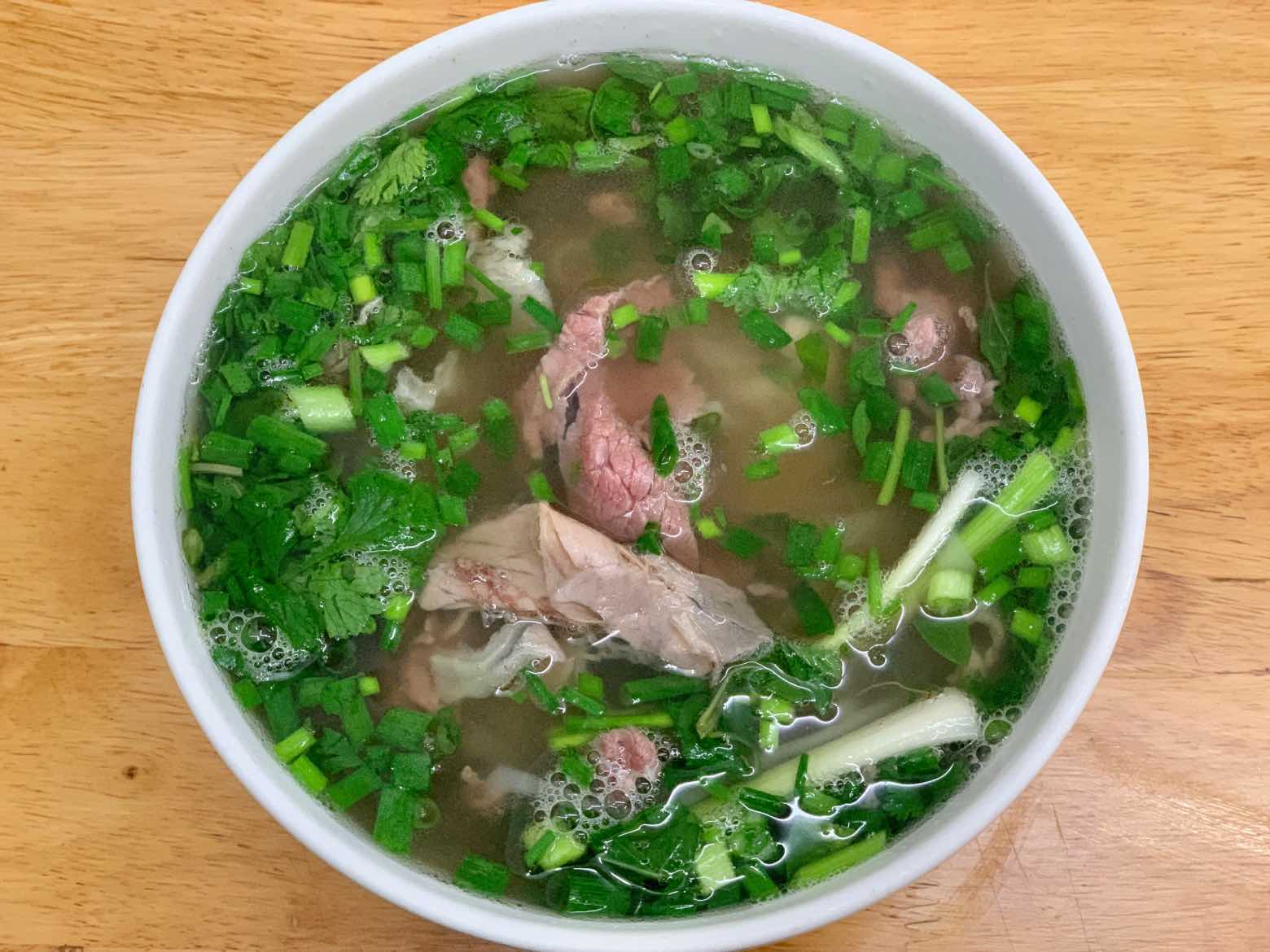 Công khai danh sách quán phở, bún riêu tóp mỡ ở Hà Nội bị phạt vi phạm an toàn thực phẩm. Ảnh: Nhật Minh