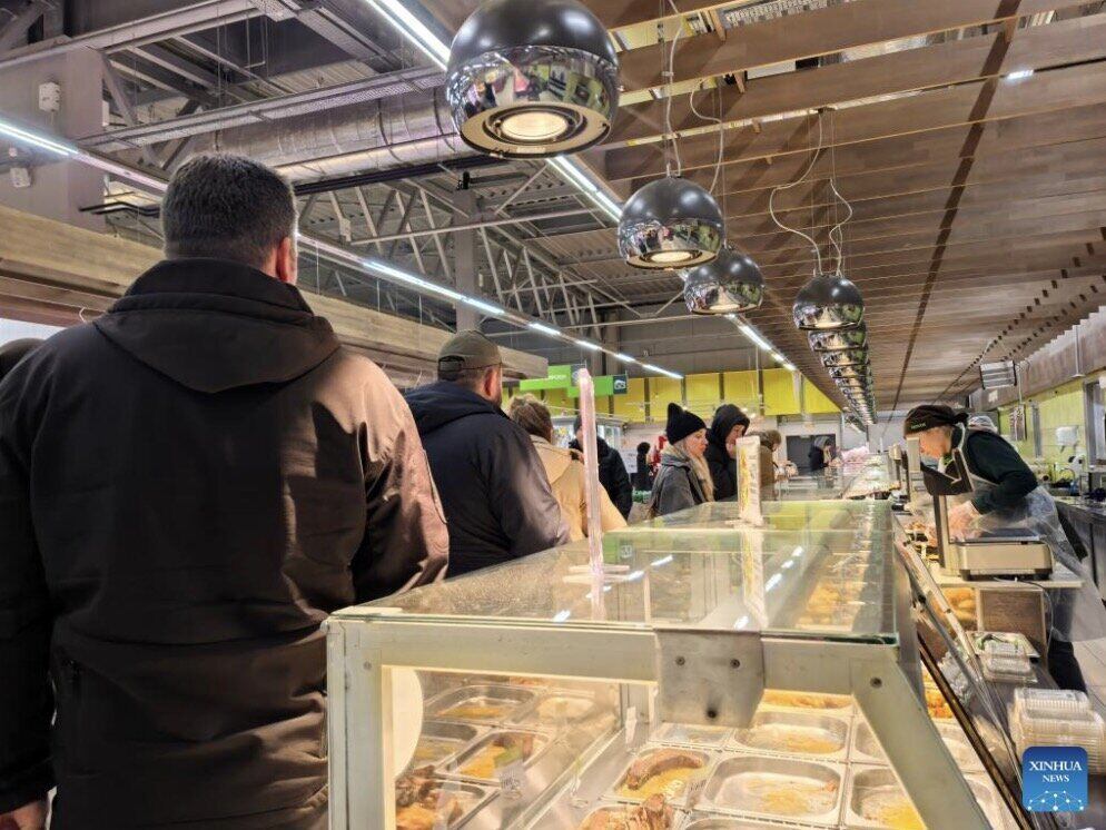 ウクライナのキエフのスーパーマーケット内。4月18日、ウクライナのキエフで銃乱射事件と人質事件が発生しました。写真:新華社