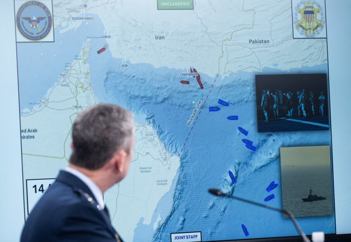 General Dan Caine - Chairman of the US Joint Chiefs of Staff - speaks while the map of the Hormuz Strait is displayed at a press conference at the Pentagon, Washington DC on April 16. Photo: AFP