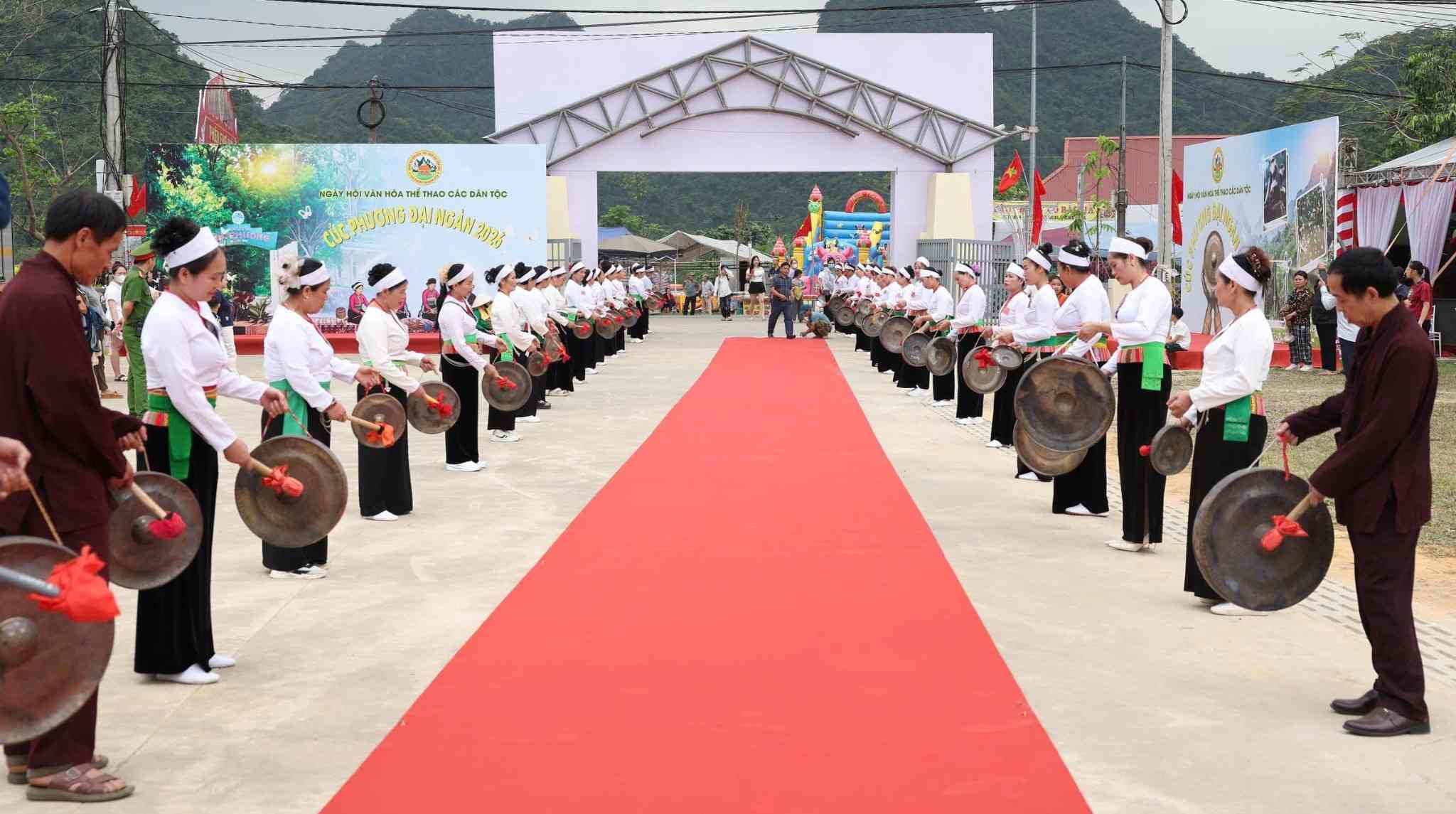 Không gian văn hóa đa sắc màu được tái hiện sinh động tại Ngày hội. Ảnh: Nguyễn Trường