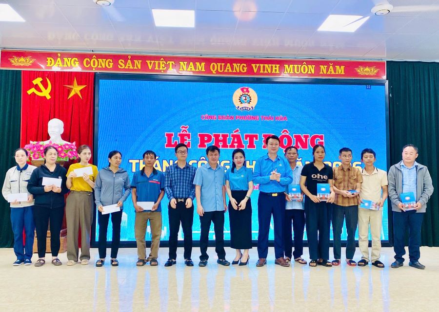 タイホア区労働組合は、多くの実用的な活動を伴う2026年労働者の月間を開始しました。写真:ゲアン省労働組合