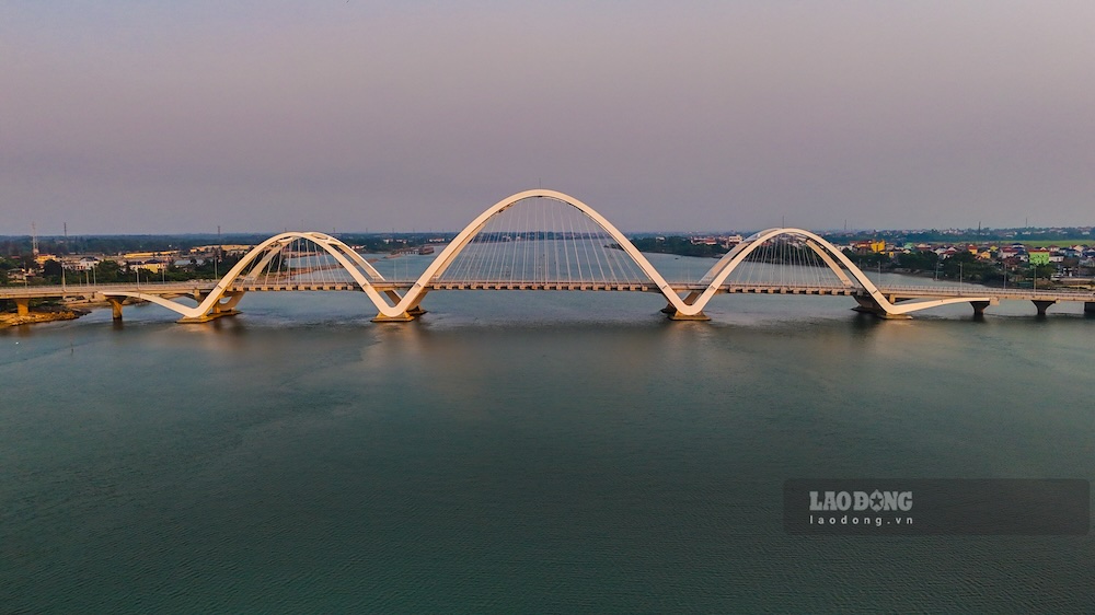 Toàn cảnh cầu Nhật Lệ 3 bắc qua sông Nhật Lệ. Ảnh: Nguyễn Luân