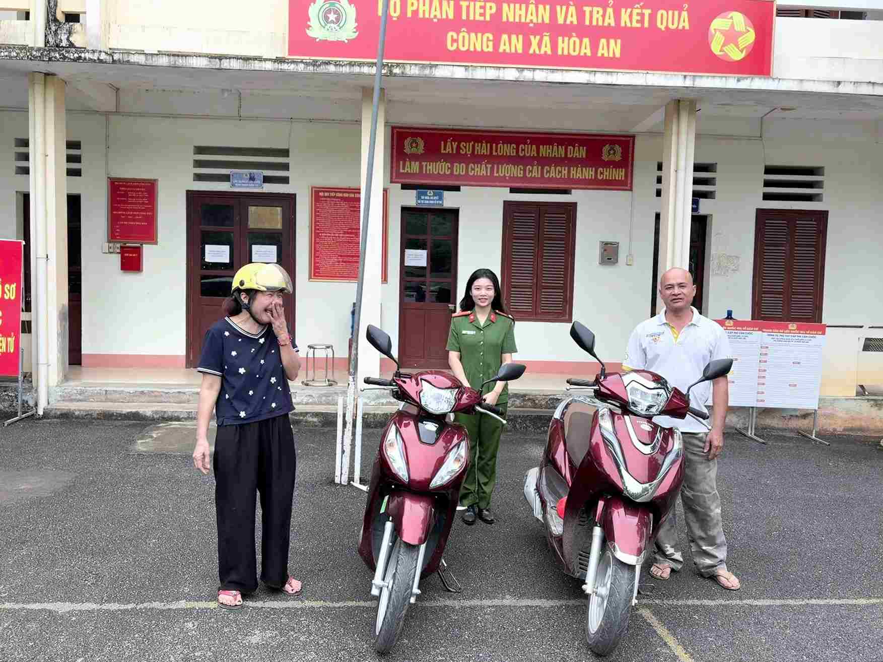 La police de la commune de Hòa An, Cao Bằng, a vérifié et rendu la voiture à la personne qui s'était trompée en allant au marché. Photo: Police de la commune de Hòa An