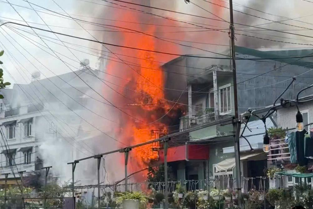Un incendie ravage une maison à Da Lat. Photo: Tuyet Pham