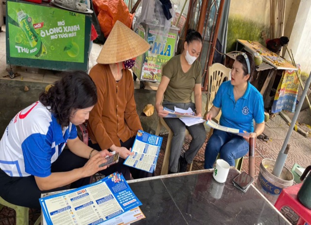 Social insurance disseminates policies to people, including pensions. Photo: Phu Tho Social Insurance