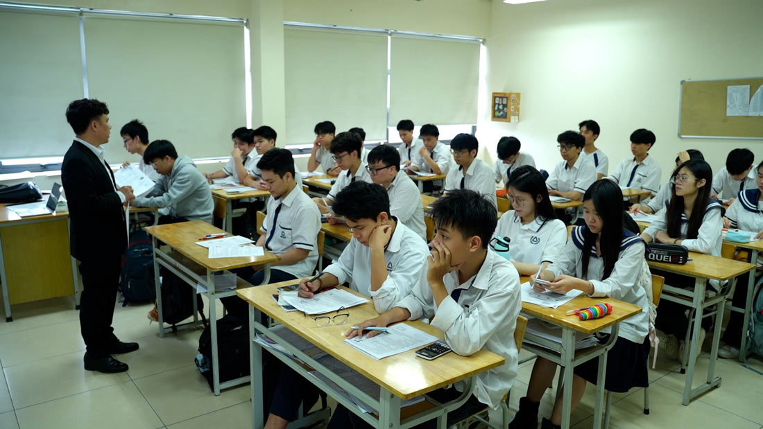 Los estudiantes se centran en el examen de graduación de la escuela secundaria superior de 2026