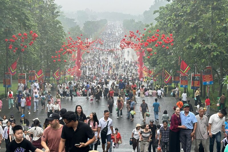 Pilgrims at Hung Temple on April 19. Photo: Truong Quan