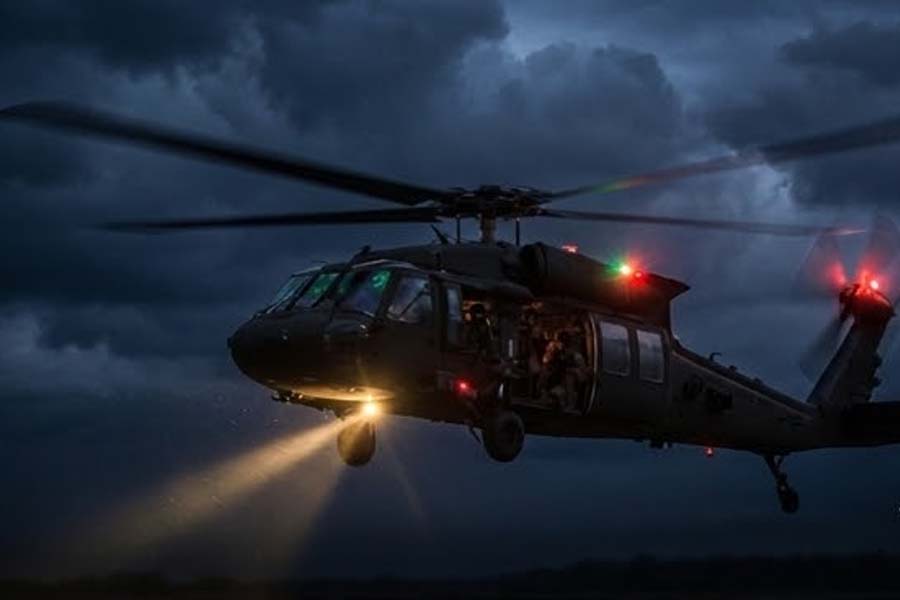 An UH-60 Black Hawk helicopter is flying in low light conditions. Graphics: Cat Tien