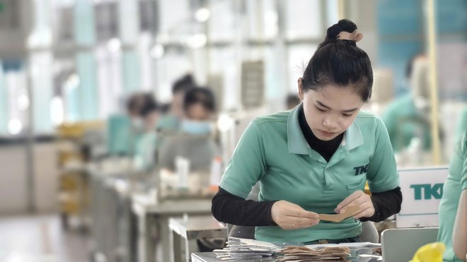 TKG Taekwang Can Tho Co., Ltd. announces the April holiday schedule and bonus levels for April 30 - May 1 holiday to employees. Photo: Company provided