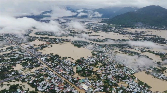 Many people in Khanh Hoa have received support payments due to the impact of floods. Photo: Phuong Linh