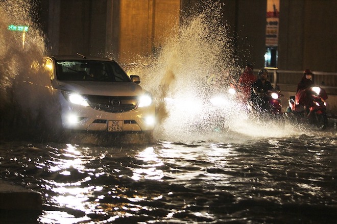 Prévisions météorologiques à Hanoï pour les 10 prochains jours fraîches, nuageuses, averses et orages épars en raison de l'influence de l'air froid de fin de saison. Photo: Hải Danh