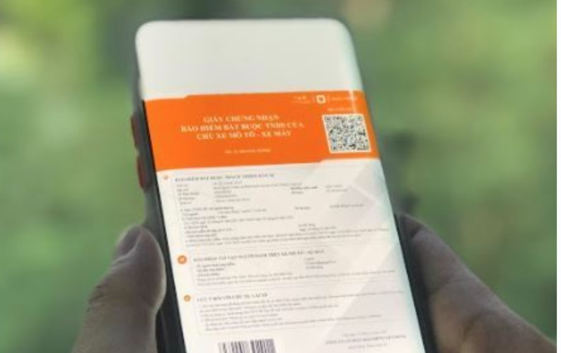 People need to pay attention when buying motorbike insurance online. Photo: Kim Nhung