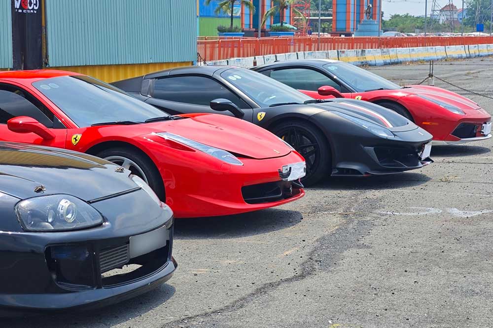 Many supercar models such as Ferrari 488 GTB, Ferrari 488 Pista Spider and Ferrari 458 Italia gathered at Dai Nam race track. Photo: Quan Thinh
