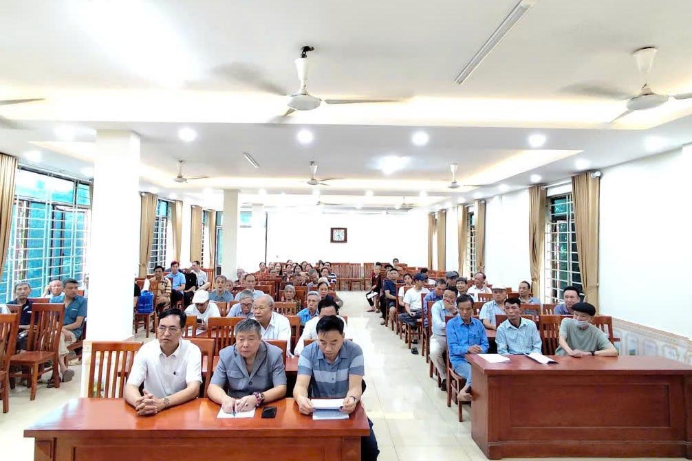 Xã Kiều Phú (Hà Nội) tổ chức hội nghị làm việc với 259 hộ dân có đất nông nghiệp bị thu hồi để thực hiện dự án cơ sở 2 Học viện Y - Dược học cổ truyền Việt Nam. Ảnh: TTĐT xã Kiều Phú 