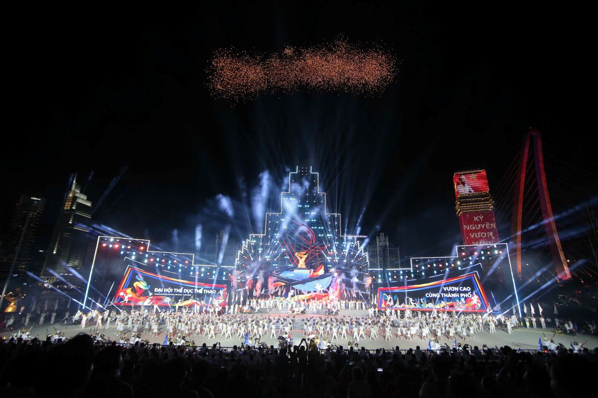 Espectacular ceremonia de apertura de los I Juegos Deportivos de Ciudad Ho Chi Minh 2026 en la noche del 19 de abril. 4. Foto: Nguyen Dang