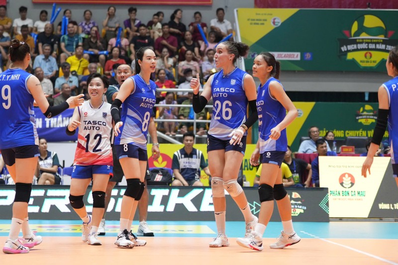 Hanoi Tasco Auto leads the rankings after round 1 of the 2026 National Volleyball Championship. Photo: VFV