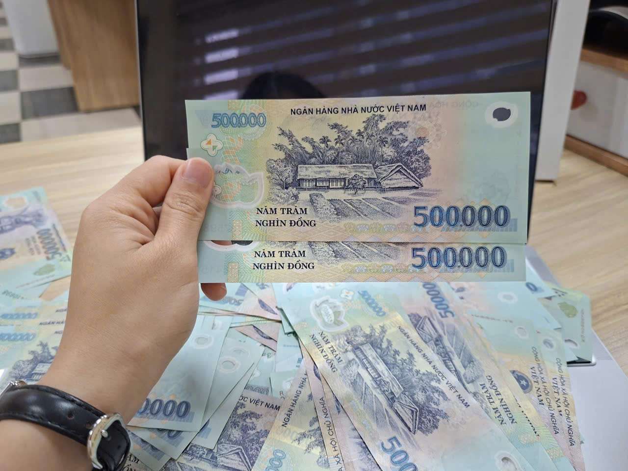 BIDV applies a savings interest rate framework for individual customers in the range of 0.5-6%/year. Photo: Thach Lam