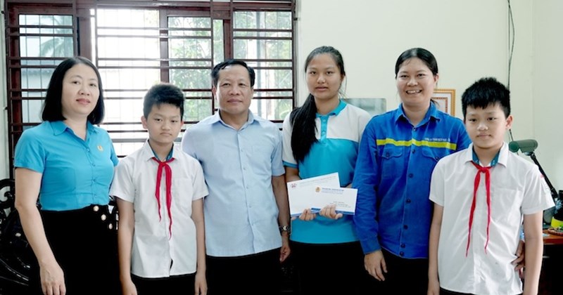 Công đoàn TP.HCM tuyên dương con CNVC-LĐ học giỏi