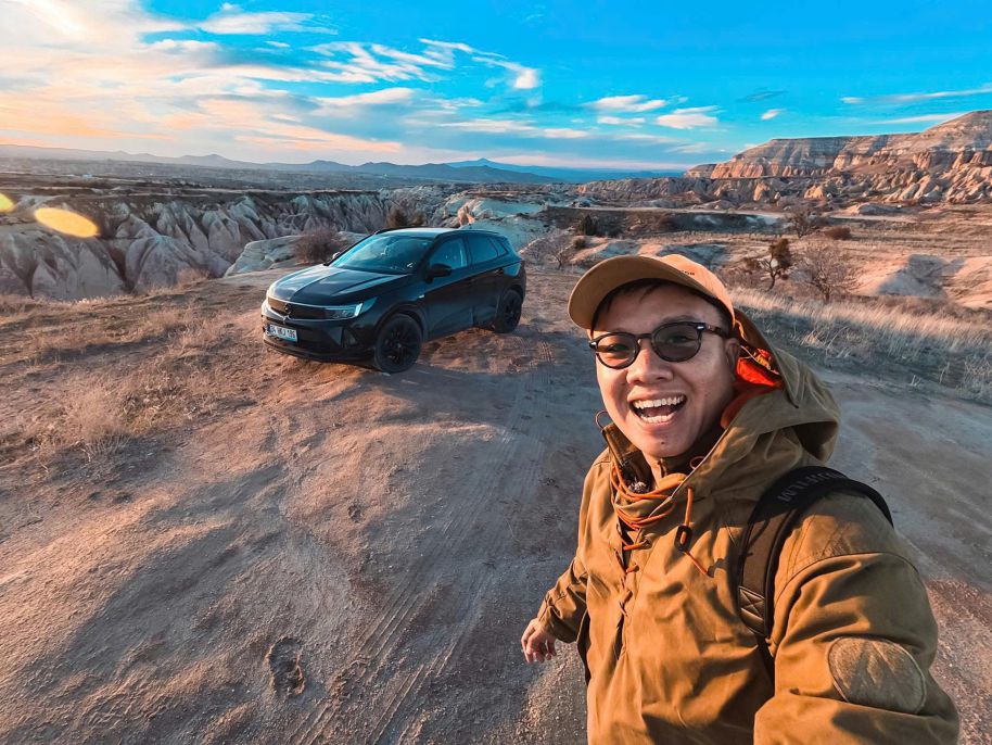 Vietnamese male tourist drives alone on route 4. 200km in Turkey. Photo: Bao Khanh