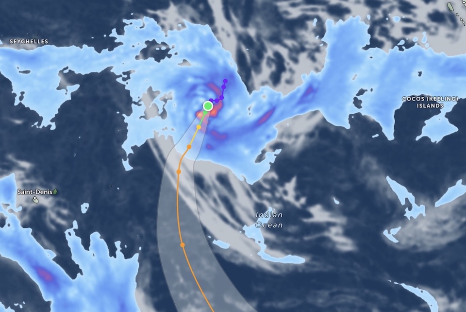 The lightning low pressure strengthens into storm 99S over the Indian Ocean. Photo: DWD